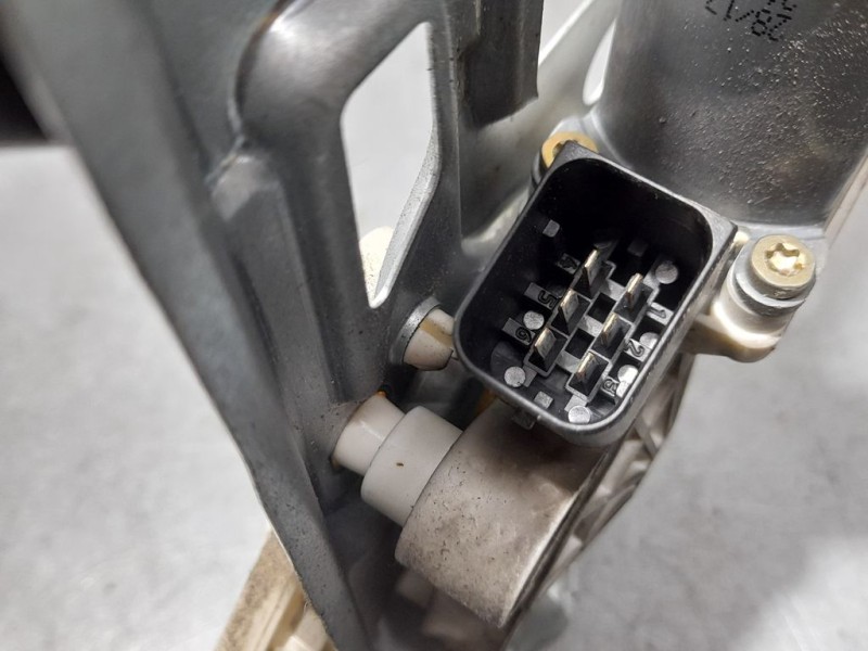 Recambio de elevalunas delantero izquierdo para mercedes-benz clase c (w203) berlina 200 compressor (203.042) referencia OEM IAM