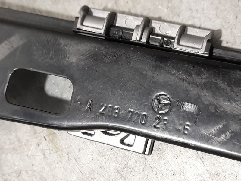 Recambio de elevalunas delantero izquierdo para mercedes-benz clase c (w203) berlina 200 compressor (203.042) referencia OEM IAM