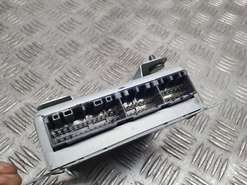 Recambio de modulo electronico para ssangyong rodius xdi referencia OEM IAM 8716121101  