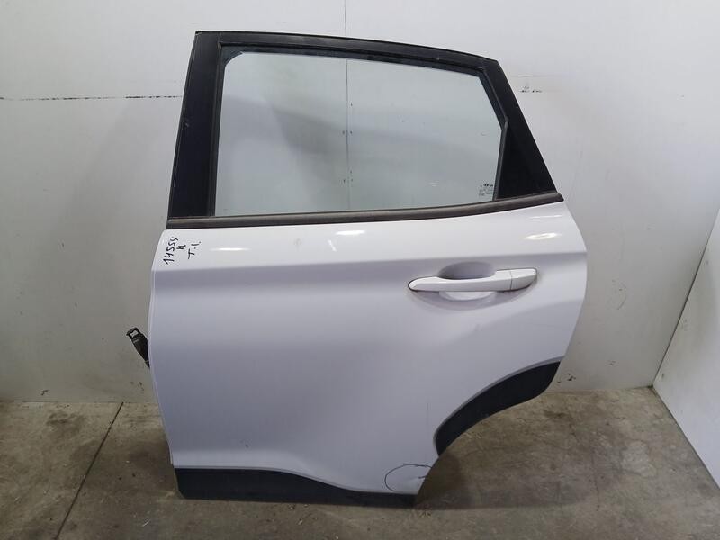 Recambio de puerta trasera izquierda para hyundai kona essence 2wd referencia OEM IAM 77003J9020 TOCADA TOCADA