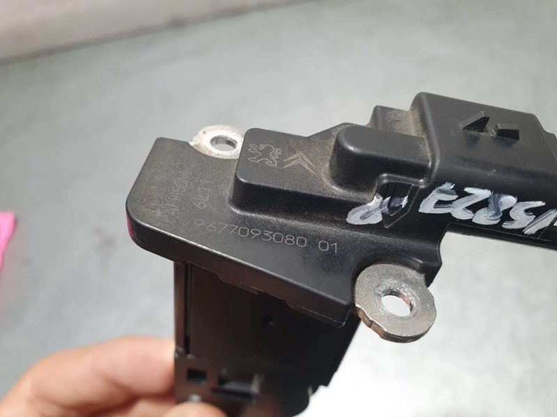 Recambio de caudalimetro para peugeot 208 style referencia OEM IAM 9677093080 AFH50M HITACHI