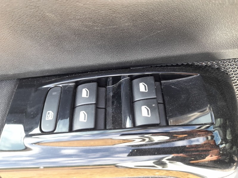 Recambio de mando elevalunas delantero izquierdo para citroën c3 iii (sx) 1.2 vti 82 referencia OEM IAM 96762292ZD  