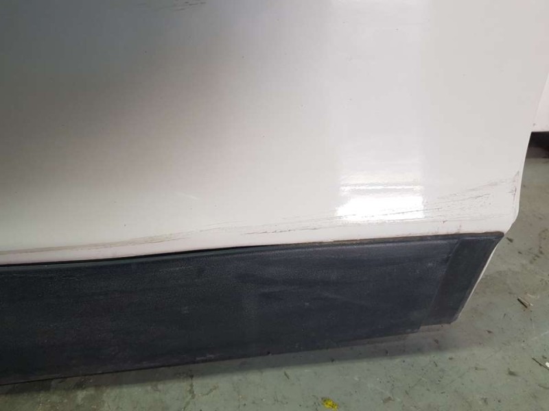 Recambio de puerta trasera derecha para hyundai ix35 style 2wd referencia OEM IAM 770042S040  TOCADA