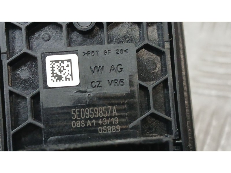 Recambio de mando elevalunas delantero izquierdo para skoda octavia iii combi (5e5, 5e6) 1.5 tsi g-tec referencia OEM IAM 5E0959