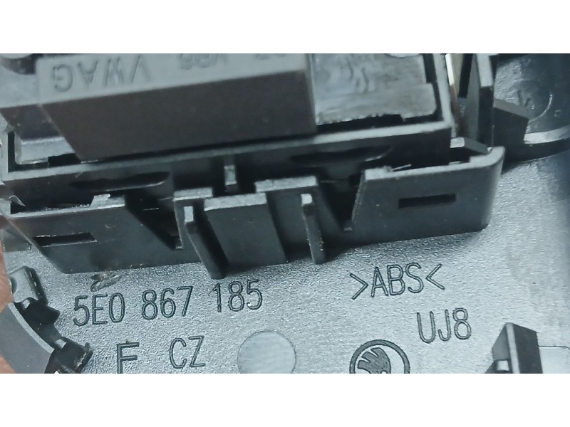 Recambio de mando elevalunas trasero izquierdo para skoda octavia iii combi (5e5, 5e6) 1.5 tsi g-tec referencia OEM IAM 5E086718