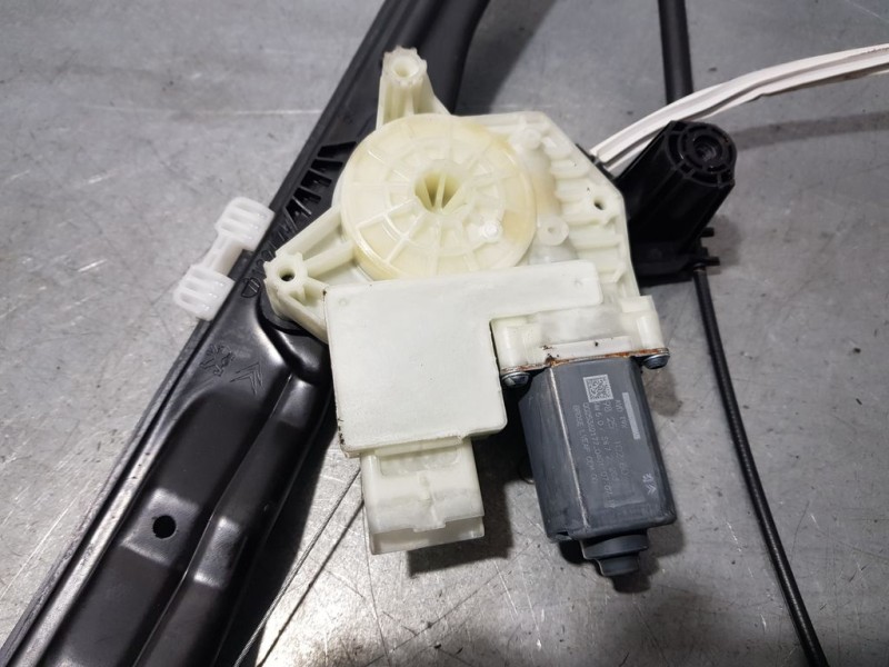 Recambio de elevalunas delantero derecho para peugeot 308 style referencia OEM IAM 9825710280 6 PINS ELECTRICO 6 PINS