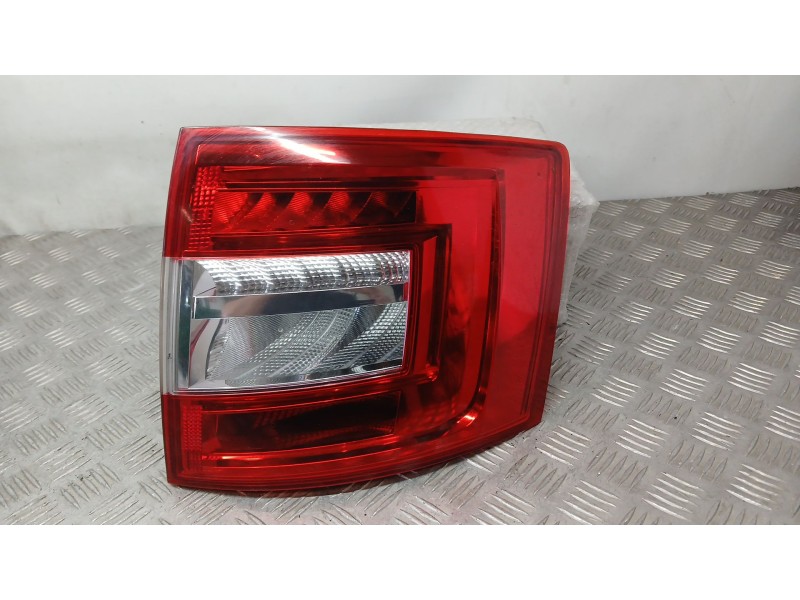 Recambio de piloto trasero derecho para skoda octavia iii combi (5e5, 5e6) 1.5 tsi g-tec referencia OEM IAM 5E9945112B  