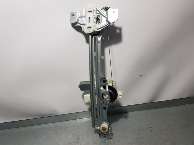 Recambio de elevalunas trasero derecho para peugeot 308 style referencia OEM IAM 9825710480 25468656 BROSE ELECTRICO 6 PINS