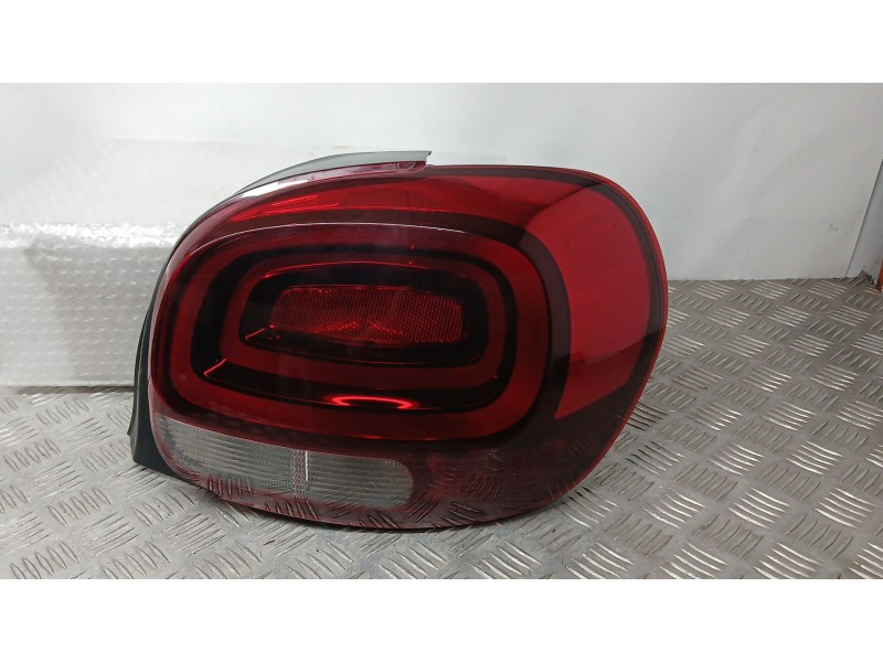 Recambio de piloto trasero derecho para citroën c3 iii (sx) 1.2 vti 82 referencia OEM IAM 9812257480 VALEO L90074662