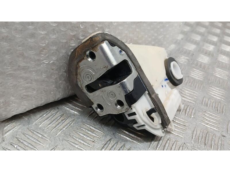 Recambio de cerradura puerta trasera izquierda para subaru xv active referencia OEM IAM 41208Z4  