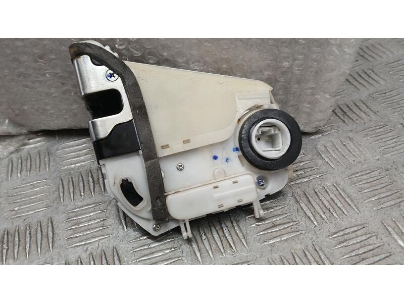 Recambio de cerradura puerta trasera izquierda para subaru xv active referencia OEM IAM 41208Z4  