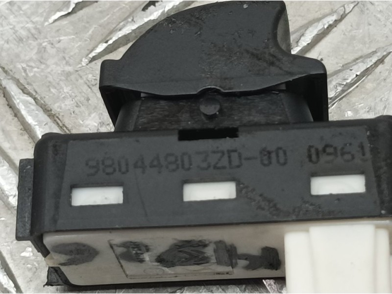 Recambio de mando elevalunas trasero izquierdo para citroën c4 1.5 hdi referencia OEM IAM 98044803ZD  