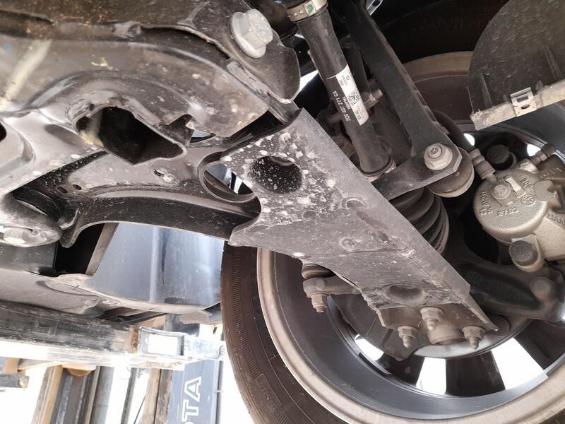 Recambio de brazo suspension inferior delantero izquierdo para seat arona (kj7, kjp) 1.0 tsi referencia OEM IAM 2Q0498151  