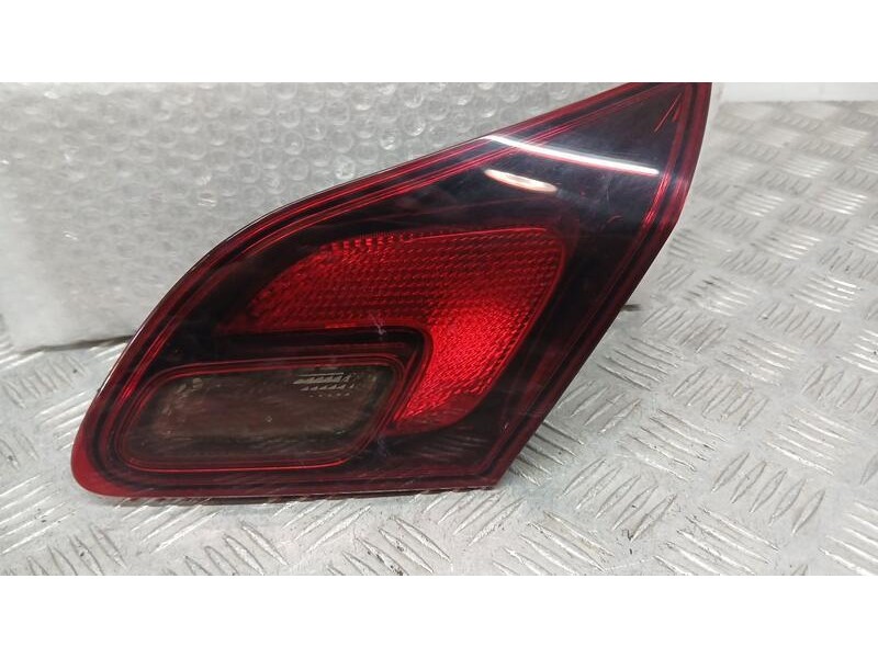 Recambio de piloto trasero derecho interior para opel astra j lim. sport referencia OEM IAM 13319950  INTERIOR