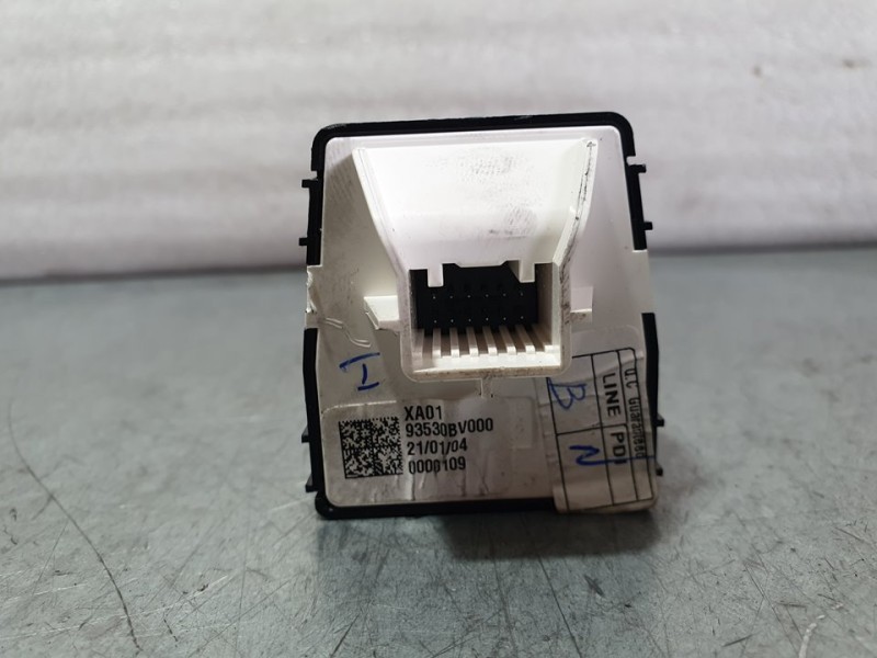 Recambio de mando retrovisor para hyundai i 20 esence referencia OEM IAM 93530BV000  