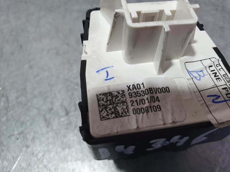 Recambio de mando retrovisor para hyundai i 20 esence referencia OEM IAM 93530BV000  