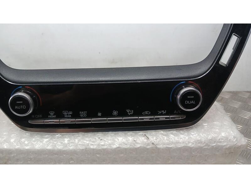 Recambio de mando climatizador para toyota corolla (e21) hybrid active referencia OEM IAM 5590002F30  7037Y28