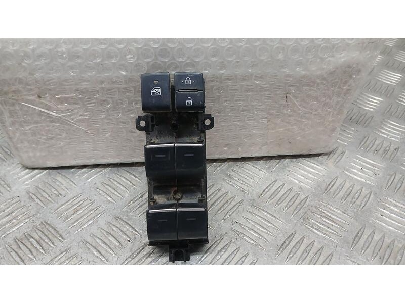 Recambio de mando elevalunas delantero izquierdo para toyota corolla (e21) hybrid active referencia OEM IAM 8404002160  1142X28