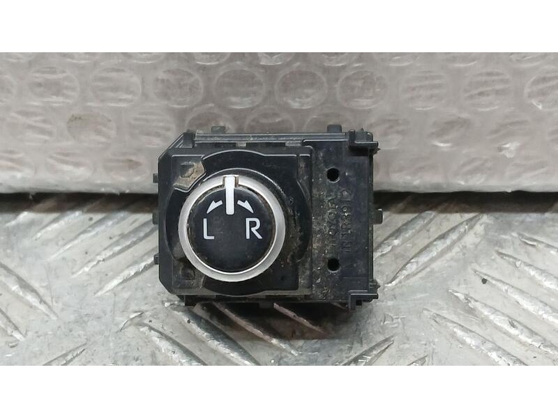 Recambio de mando retrovisor para toyota corolla (e21) hybrid active referencia OEM IAM 8487202450  X26105941C7