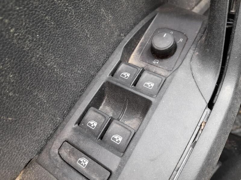 Recambio de mando elevalunas delantero izquierdo para seat arona (kj7, kjp) 1.0 tsi referencia OEM IAM 5G0959857F C/MANDO RETROV