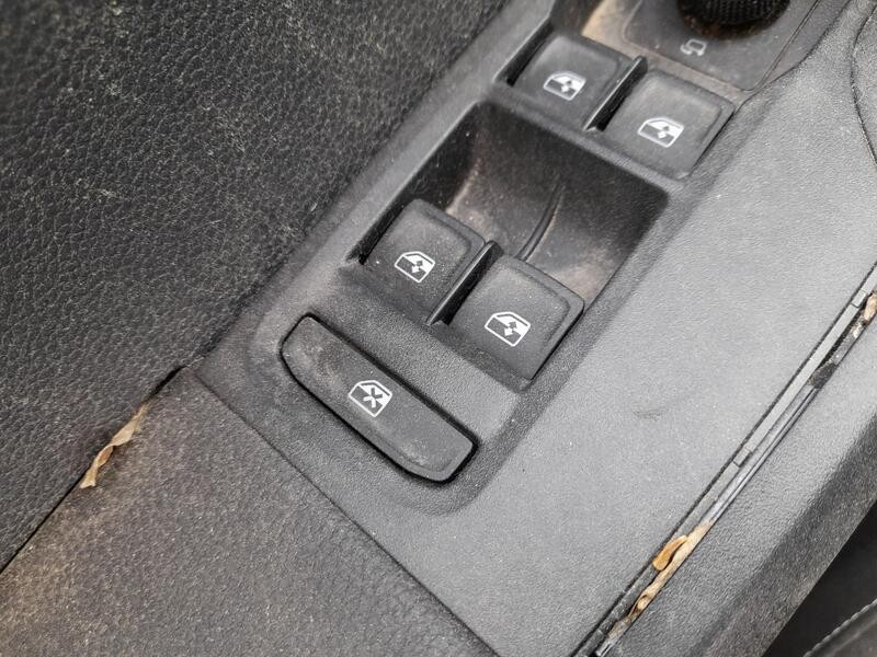 Recambio de mando elevalunas delantero izquierdo para seat arona (kj7, kjp) 1.0 tsi referencia OEM IAM 5G0959857F C/MANDO RETROV