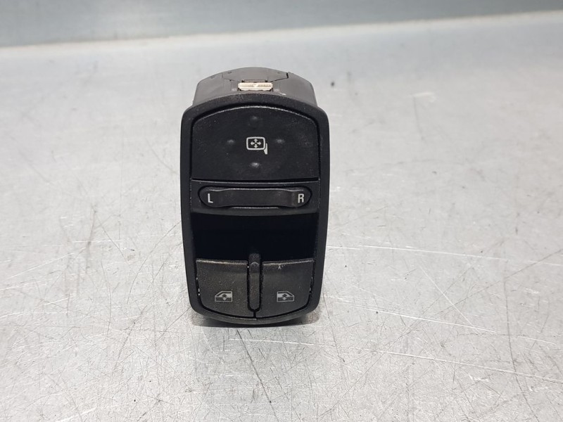 Recambio de mando elevalunas delantero izquierdo para opel corsa e color edition ecoflex referencia OEM IAM 13430017 315625731 