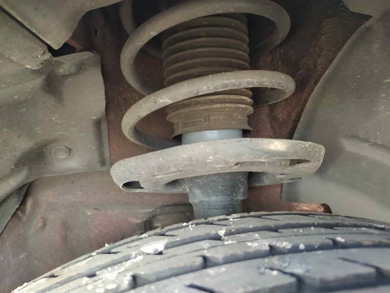 Recambio de amortiguador delantero derecho para mazda 2 lim. () black tech edition referencia OEM IAM DG7R34700  