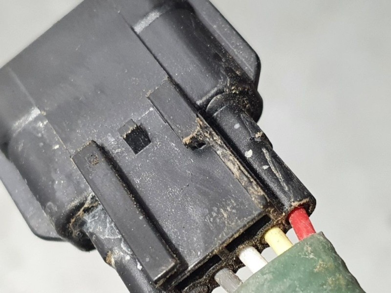 Recambio de sonda lambda para dacia sandero stepway referencia OEM IAM 226934803R 0258027031 BOSCH CLAVIJA TOCADA