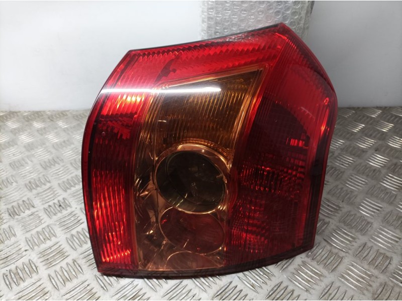 Recambio de piloto trasero derecho para toyota corolla (e12) 1.4 d-4d luna compact referencia OEM IAM 8155102300  