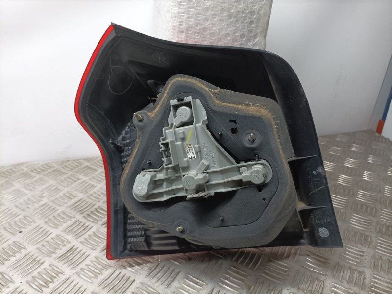 Recambio de piloto trasero derecho para toyota corolla (e12) 1.4 d-4d luna compact referencia OEM IAM 8155102300  