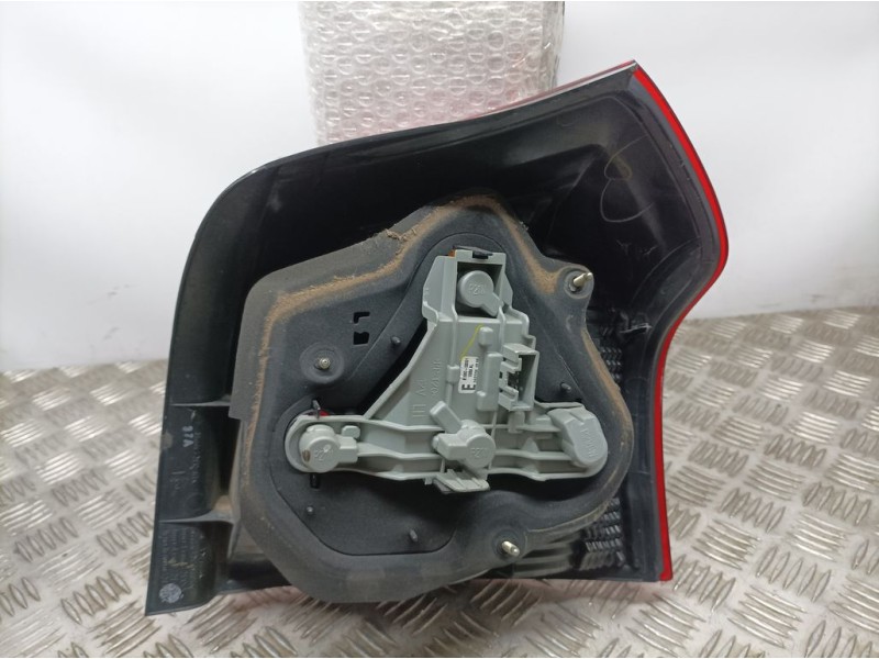 Recambio de piloto trasero izquierdo para toyota corolla (e12) 1.4 d-4d luna compact referencia OEM IAM 8156102300  