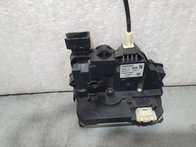 Recambio de cerradura puerta delantera derecha para opel corsa e selective referencia OEM IAM 13431840 0325407955 6 PINES