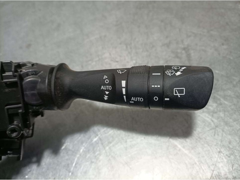 Recambio de mando limpia para toyota auris active referencia OEM IAM 02670 17F858 