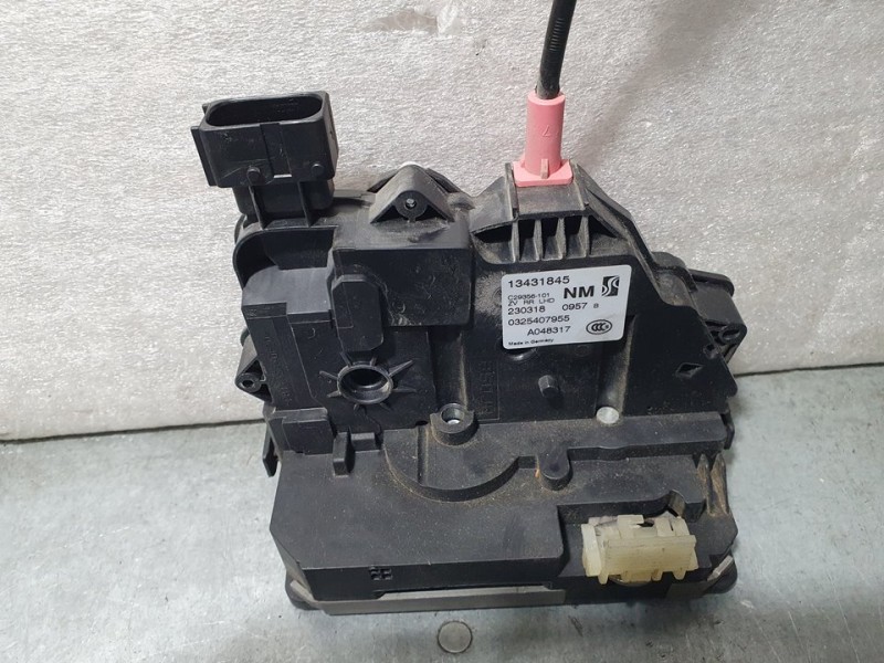 Recambio de cerradura puerta trasera derecha para opel corsa e selective referencia OEM IAM 13431845 C29356101 6 PINES