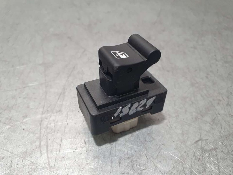 Recambio de mando elevalunas trasero derecho para fiat 500 x (334) city cross referencia OEM IAM 30170844  