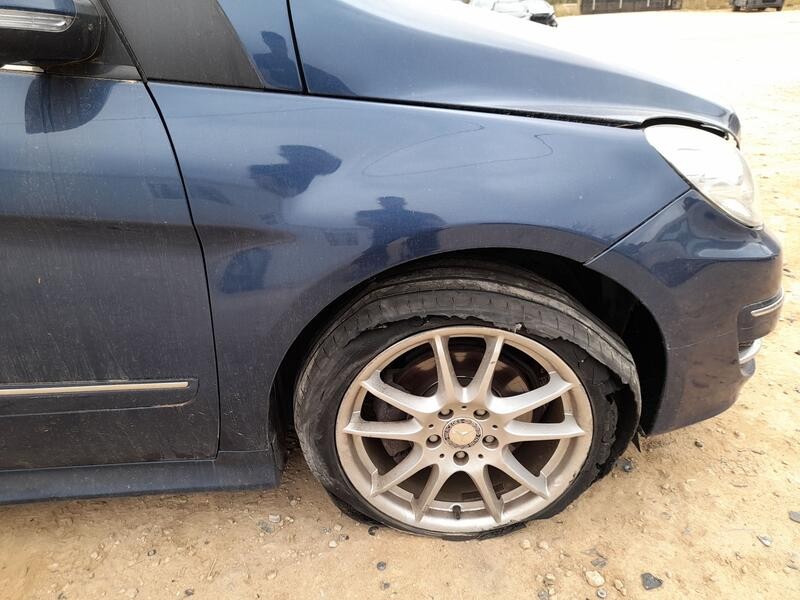 Recambio de aleta delantera derecha para mercedes-benz clase b sports tourer (w245) b 180 cdi (245.207) referencia OEM IAM A1698