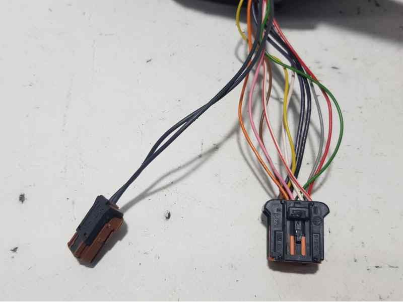 Recambio de retrovisor derecho para peugeot 308 access referencia OEM IAM  UNA DE 11 CABLES Y OTRA DE 2 CABLES ELECTRICO