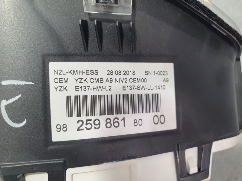 Recambio de cuadro instrumentos para peugeot 208 style referencia OEM IAM 9825986180 E137HWL2 