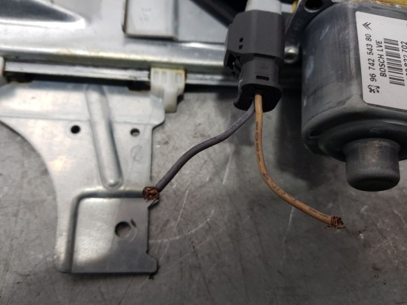 Recambio de elevalunas delantero derecho para peugeot 208 style referencia OEM IAM 9673154380 37223000 ELÉCTRICO 2 PINS HILEX