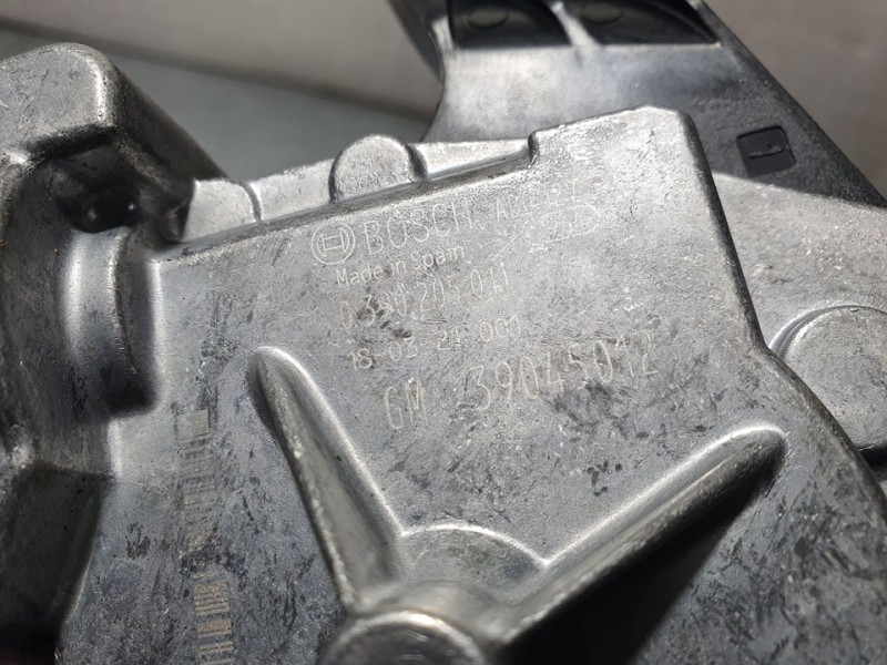 Recambio de motor limpia trasero para opel corsa e selective referencia OEM IAM 39045012 0390205011 BOSCH