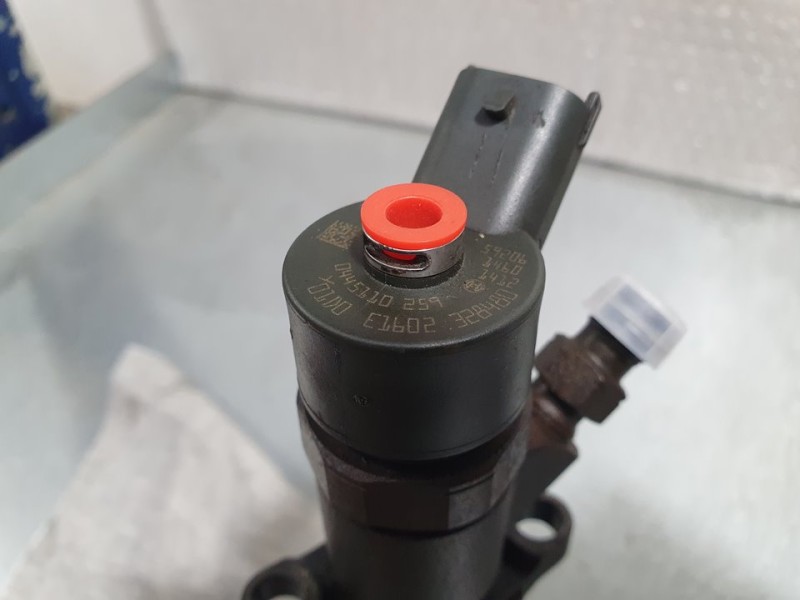 Recambio de inyector para peugeot 307 (s1) xt referencia OEM IAM 328480 0445110259 BOSCH