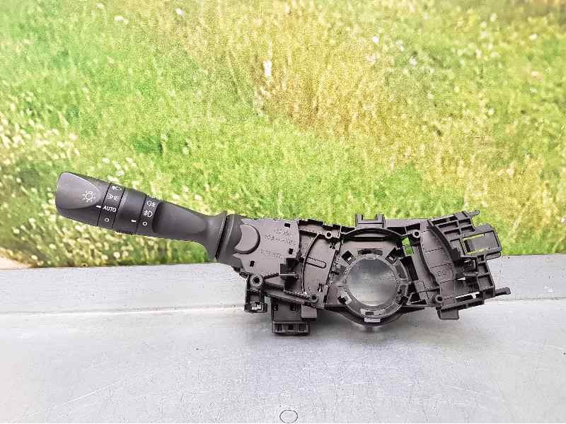 Recambio de mando luces para toyota auris active referencia OEM IAM 02720 17F852 L12