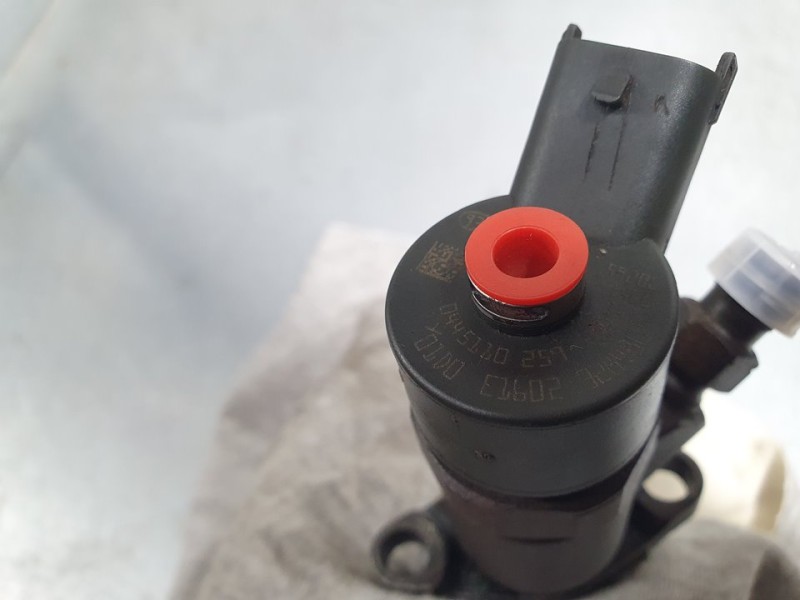 Recambio de inyector para peugeot 307 (s1) xt referencia OEM IAM 328480 0445110259 BOSCH