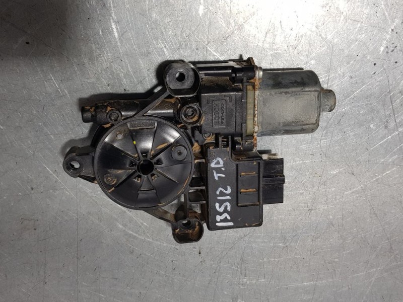 Recambio de motor elevalunas trasero derecho para seat ateca (kh7) style plus referencia OEM IAM 2137311  