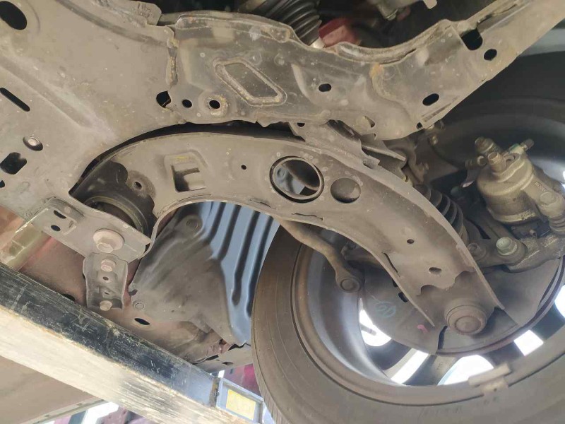 Recambio de brazo suspension inferior delantero izquierdo para mazda 2 lim. () black tech edition referencia OEM IAM DG7R34350  