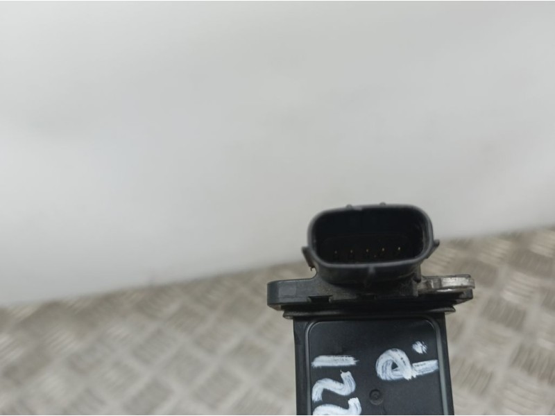 Recambio de caudalimetro para toyota yaris active referencia OEM IAM 2220426010 AFH70M77 