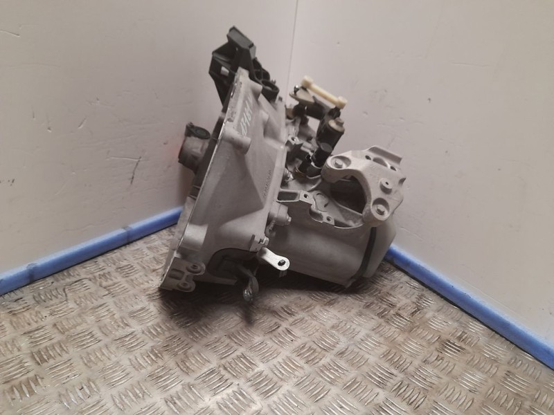Recambio de caja cambios para peugeot 208 style referencia OEM IAM 20CR15 9675193610 5VELOCIDADES