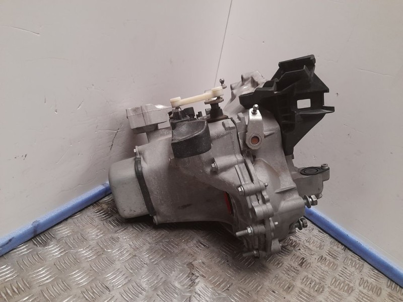 Recambio de caja cambios para peugeot 208 style referencia OEM IAM 20CR15 9675193610 5VELOCIDADES