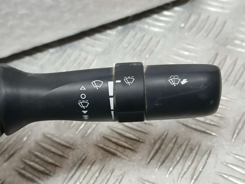 Recambio de mando limpia para toyota corolla (e15) active referencia OEM IAM 0520017F524  