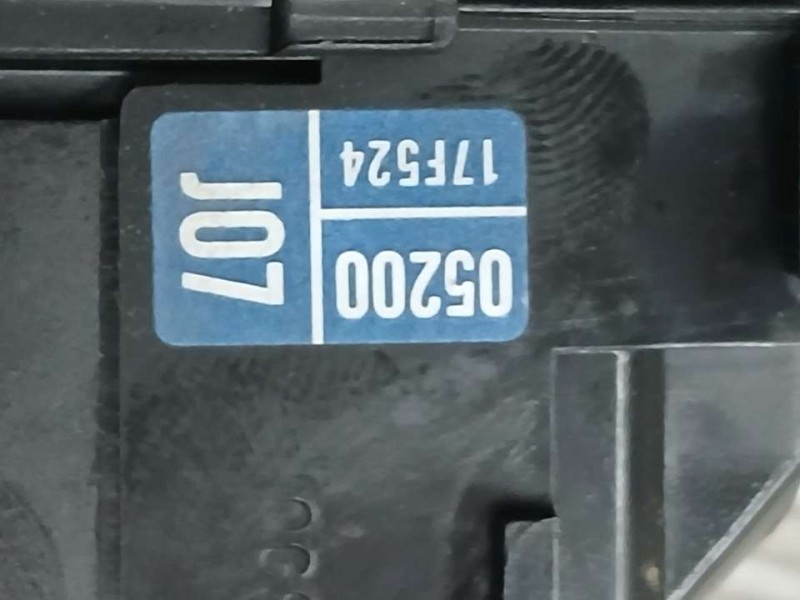 Recambio de mando limpia para toyota corolla (e15) active referencia OEM IAM 0520017F524  